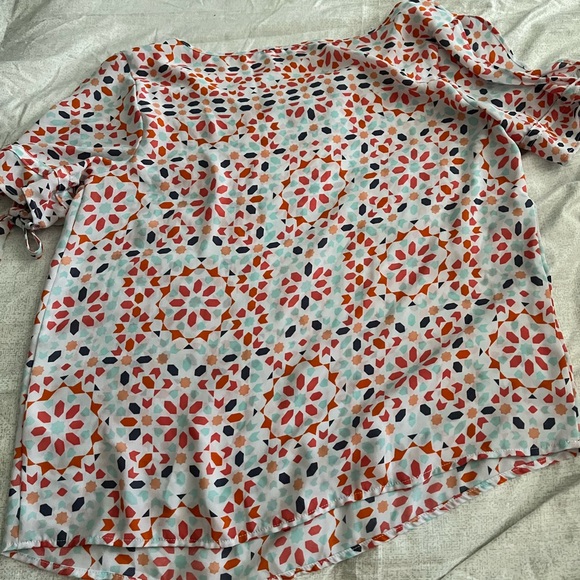 Finn and Grace patterned blouse size small - Picture 4 of 5
